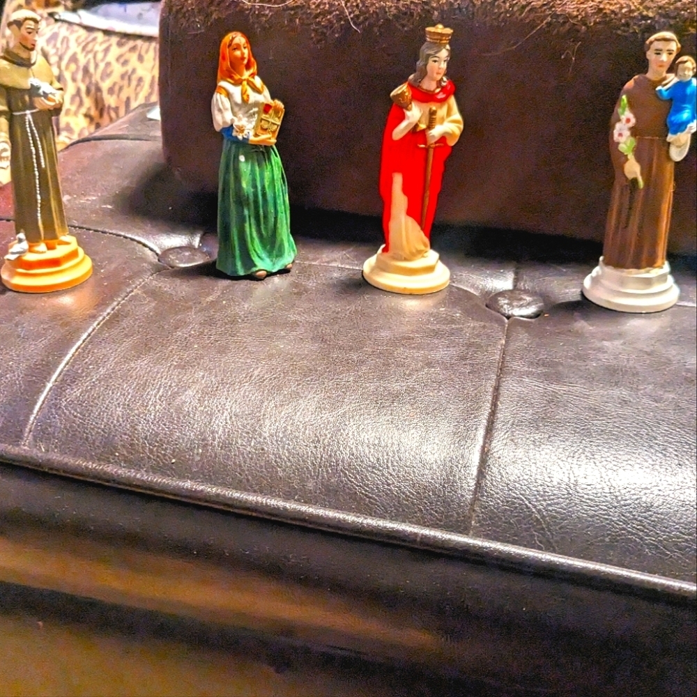 Saint bundle vintage patrons.